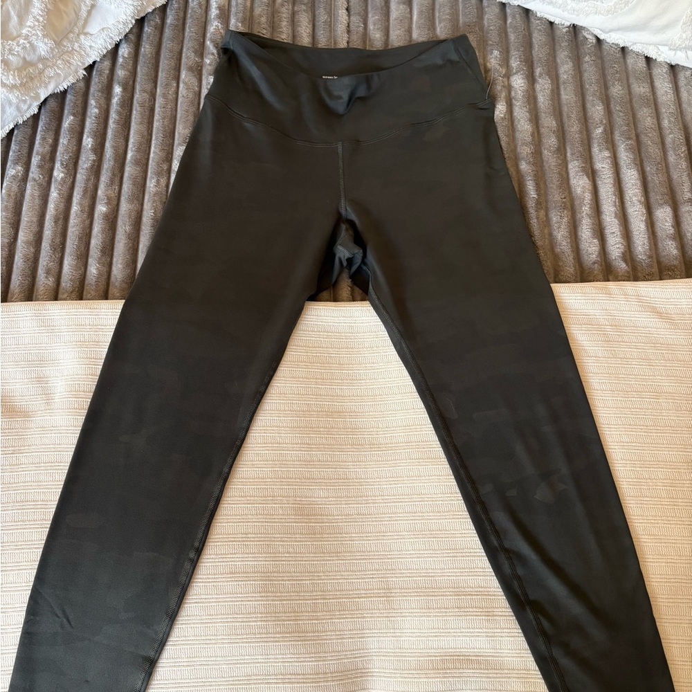 Old Navy Dark Cameo High-Waist Leggings Active Powepress - Picture 2 of 6